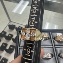 14kyg Men’s Ring w/ 1-50Pt 3-17Pt Diamonds Size 8 (Approximately 10.92Grams) 