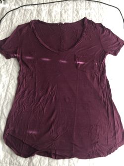 Tilly’s Women’s burgundy top