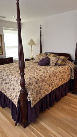 4 Poster Queen Bed