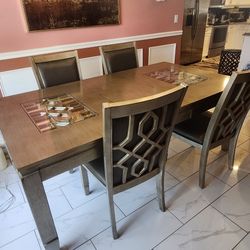 Ashley Signature Dinning Room Table Set