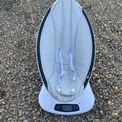4moms Baby Swing/ Rocker Like New 120$ Obo