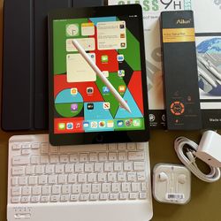 Apple IPad 8th Generation (10.2” Retina /IOS 18/ 2020 model) 32GB with stylus pen, keyboard & Accessories 