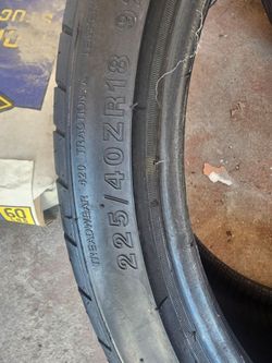 Cuatro gonas 1-245/45R18 .2-225/40ZR18 y 1-235/45ZR18 todas con mas de un 79% de vida util $50 cada una o $160 por todas se aceptan ofertas razonables