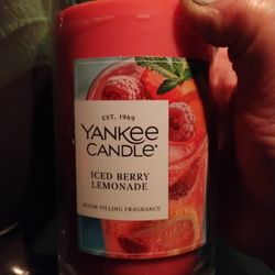 Yankee  iced berry lemonade candle