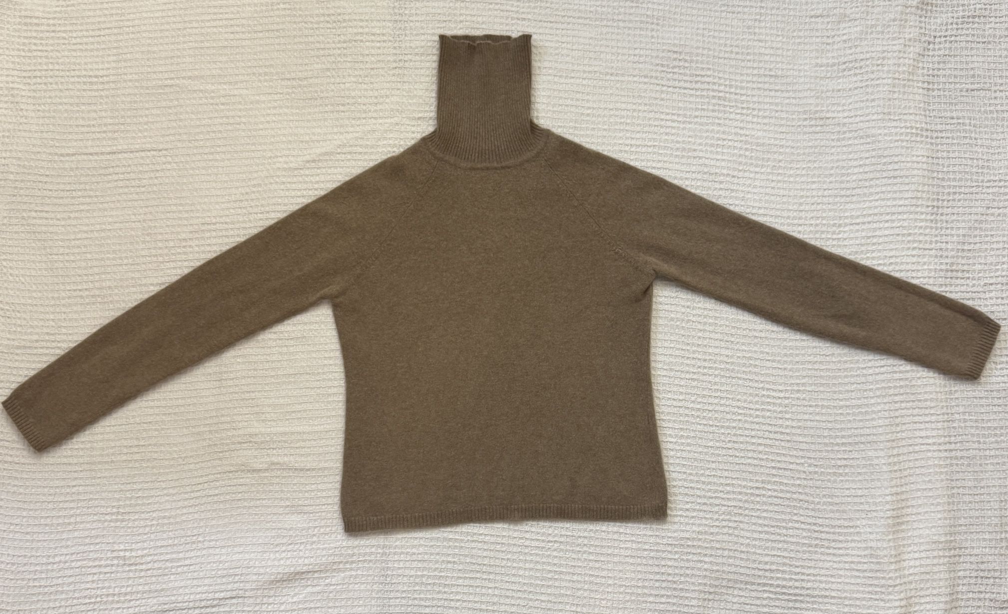 Harold’s Cashmere Turtleneck Sweater Women’s XS/S – Camel 100% Cashmere – Shrunk Fit