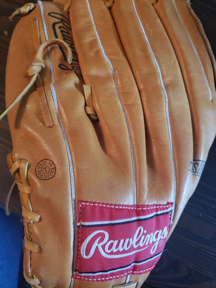 Rawlings women's softball glove