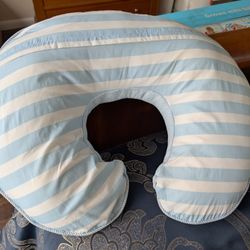 Bobby Infant Feeding Pillow