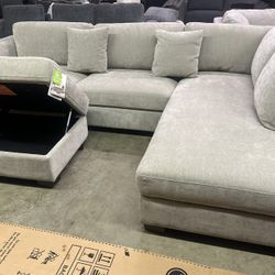 🔥MUST SEE! 🔥 Thomasville Walsen Sectional w/ Storage Ottoman  💰 Retails for OVER $1,500 📦 NEW – Open Box ⚠️ Only ONE available  Upgrade your livin