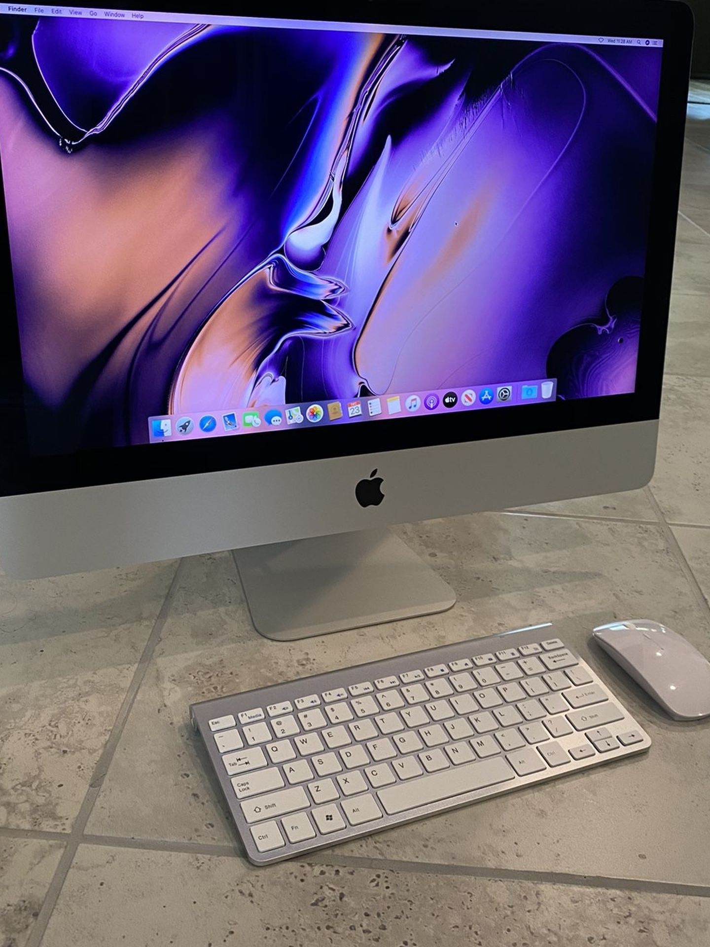 21.5” Apple iMac - Quad Core - 1TB - Wireless Keyboard And Mouse