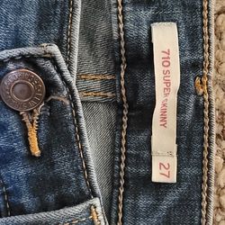 Womens 710 Super Skinny Levis Size 27