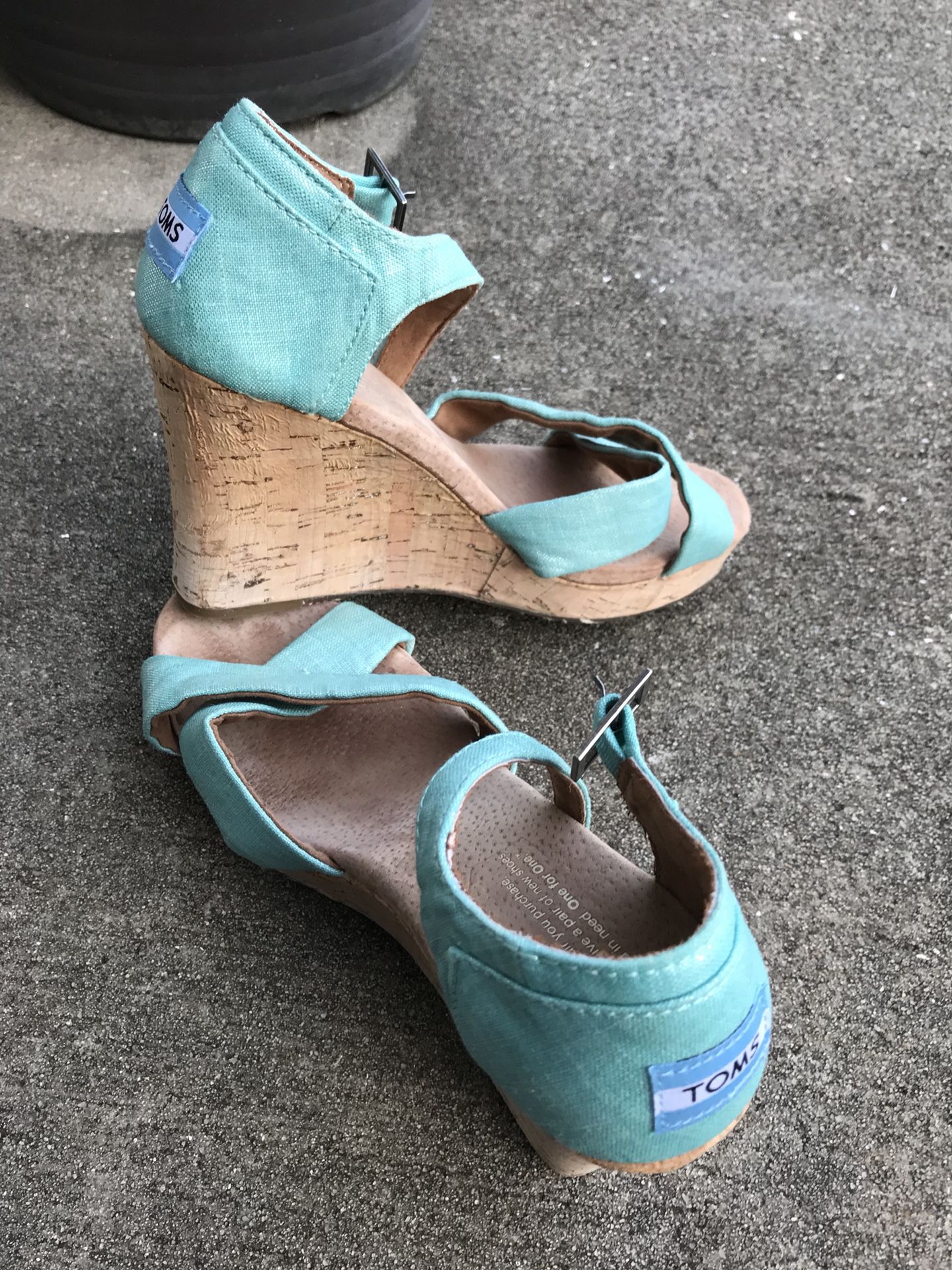 Toms Wedge size 7.5