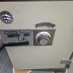METAL SAFETY BOX 
