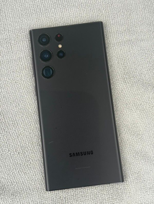 Samsung Galaxy S22 Ultra , Factory Unlocked, Excellent Condition Like New