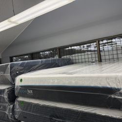 QUEEN SIZE COPPERLUX MEMORY FOAM MATTRESS & BOX SPRING BED SET