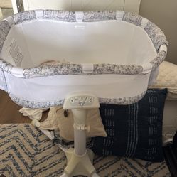 Halo Swivel Bassinet