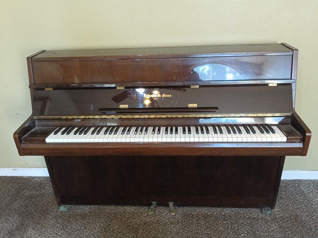 Schafer & Sons VS-40 upright piano