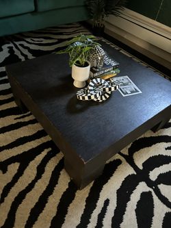 Black Middle Table For Living Room