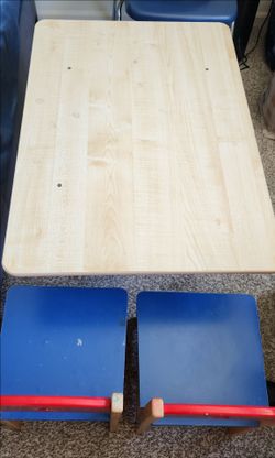 Kids table and chairs set