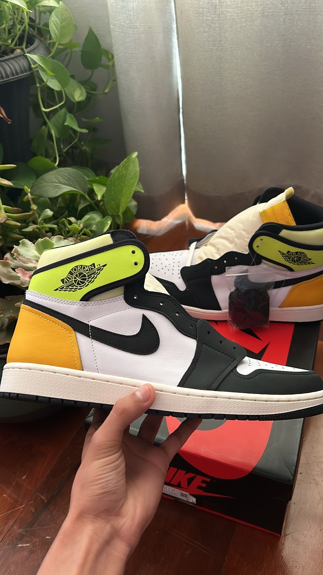 JORDAN 1 VOLT GOLD