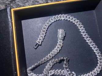 GLD moissanite chain