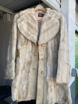Vintage Ivory Fur-Style Coat – Oversized Collar & Button Front