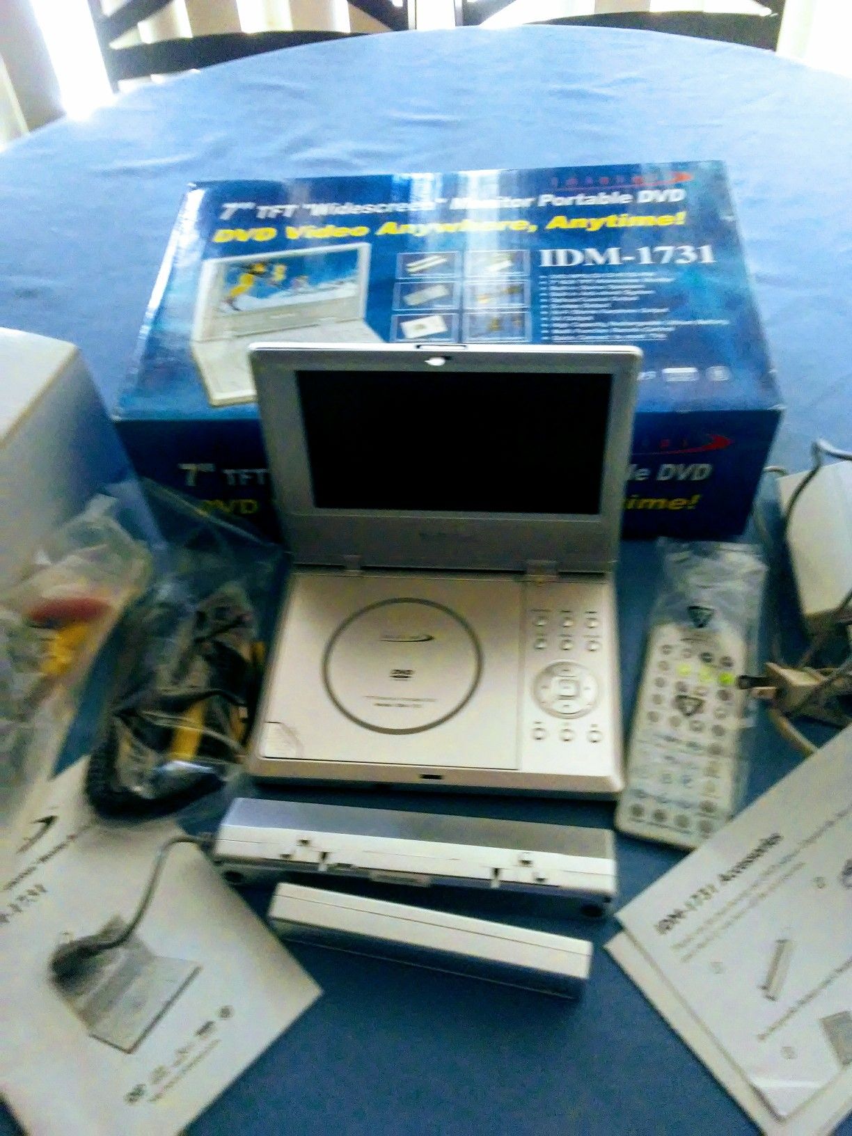Initial IDM-1731 Portable DVD Player (7") Widescreen With Charger