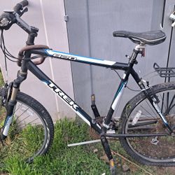 Trek 820 Mountain Bike – 21″ Frame – Bontrager Tires