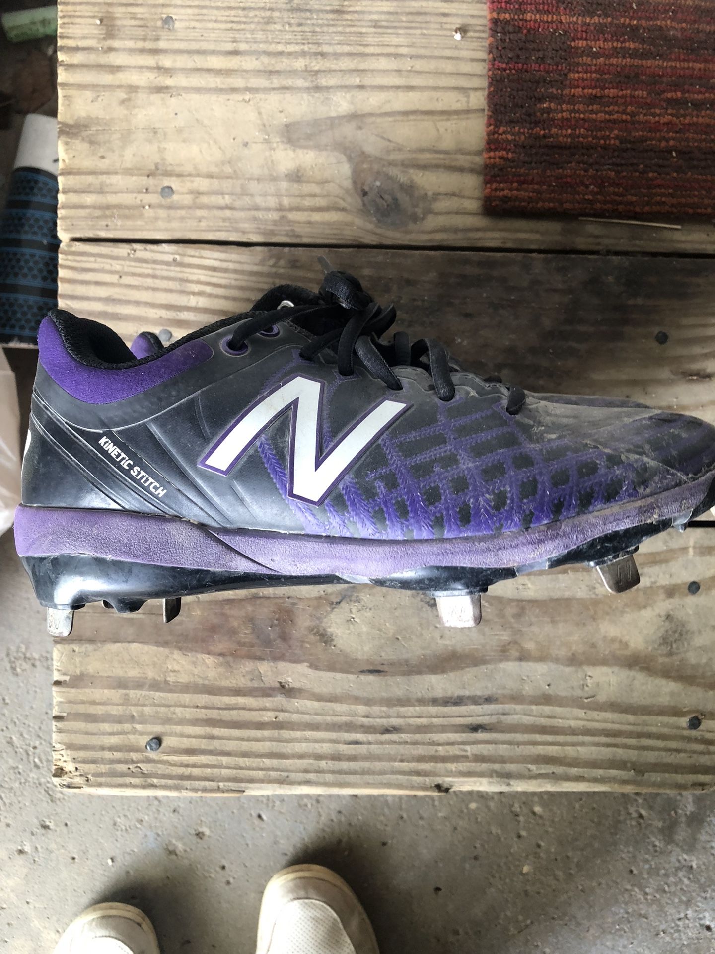 New Balance Size 5.5 Metal Baseball Cleats