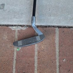 35.75 IN NORTHWESTERN DUAL SOLE SHOTSAVER CHIPPER GOLF CLUB LEFT OR RIGHT HAND