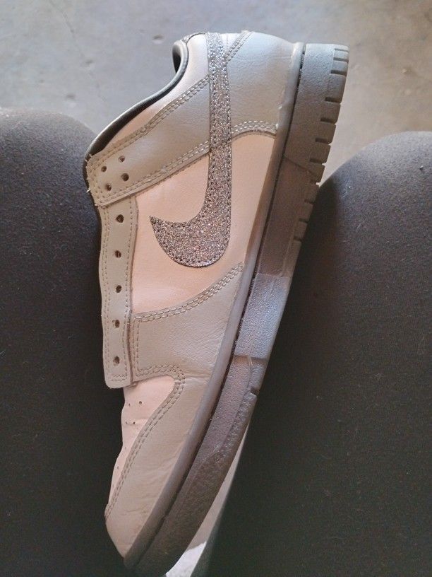 Nike Glitter Swoosh Shoe