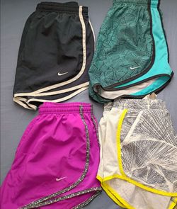 4 Nike active shorts size small