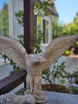 Big heavy  eagle statue, garden decor
