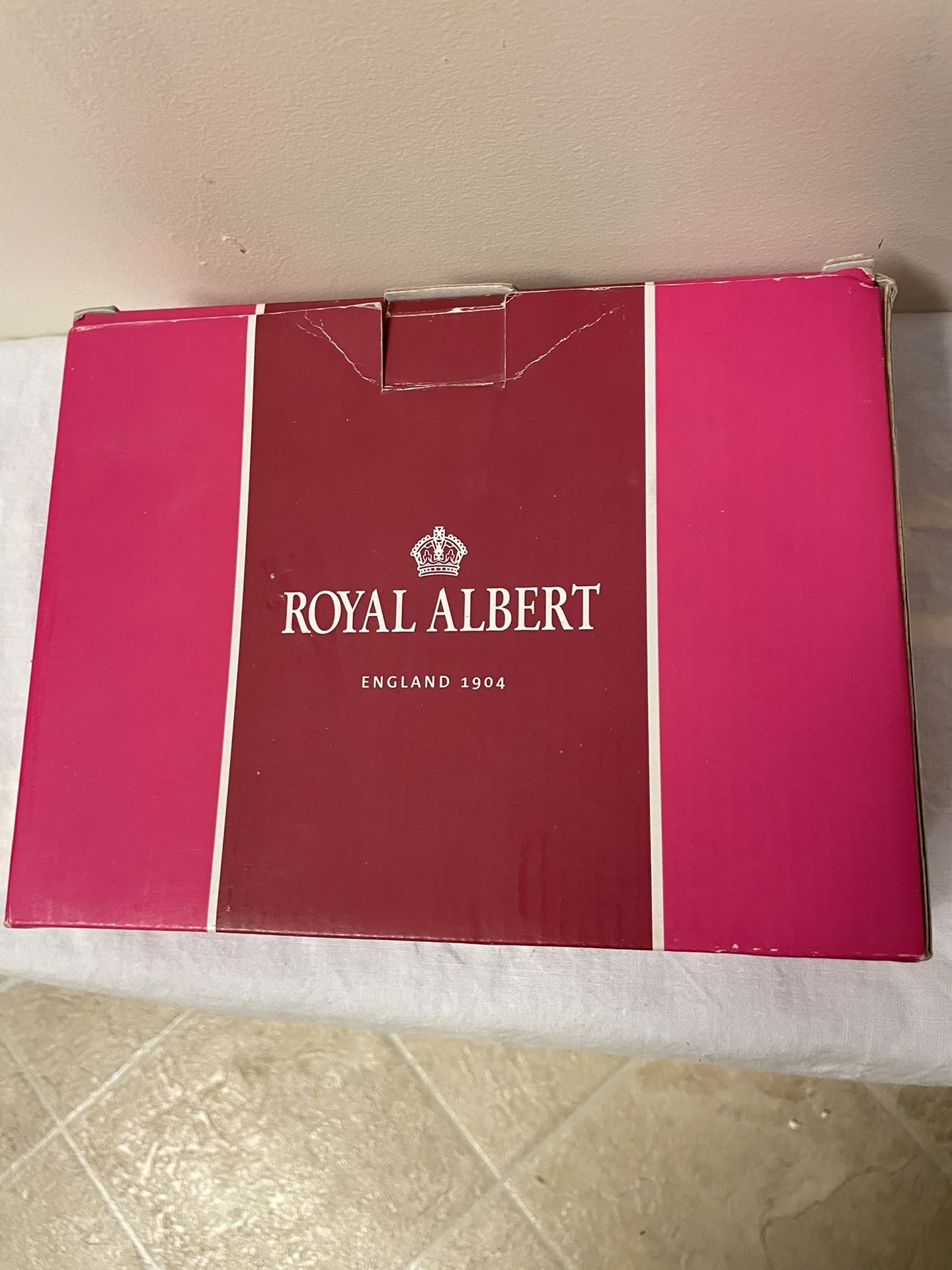  VENDU Royal Albert China Old Country Roses Butterfly Shaped Dish 7" x 5" 