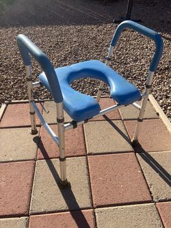 Raised toilet seat, New, super cheap.