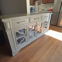 TV Stand With Cabients 