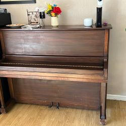 Working piano 