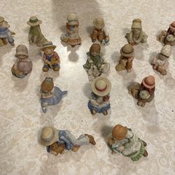 Holly Hobbie Set Of 16 Figurines 