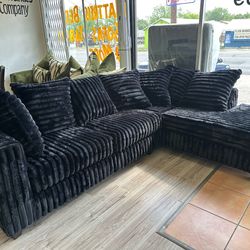🛋️🔥 BLACK PLUSH SECTIONAL — IN STOCK & GOING FAST 🔥