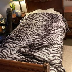 Twin Bed Almost New For Sale… Pay And Pickup 
