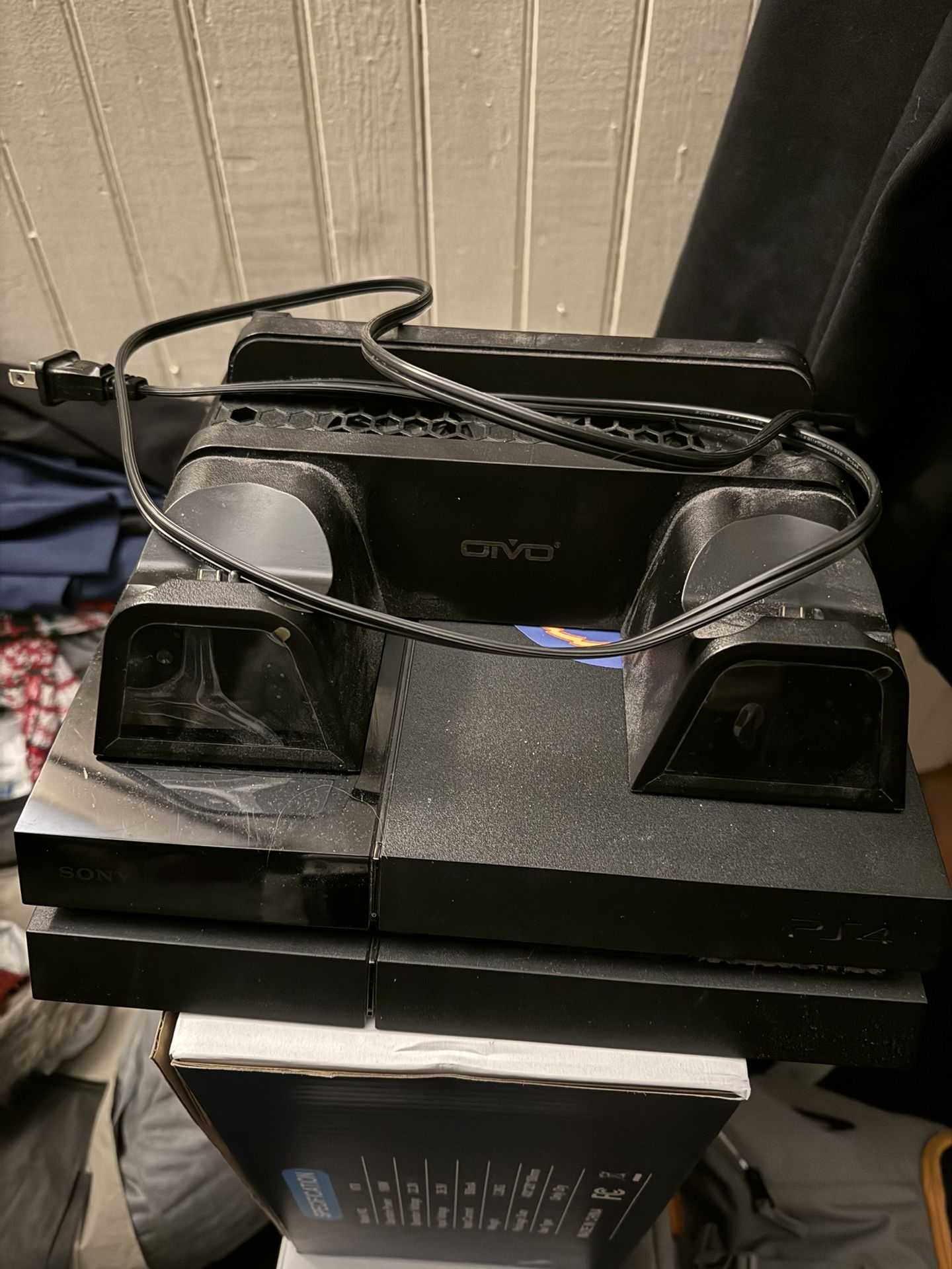 PS4 with Remote & Air Vent/Charging Station (Read Description)