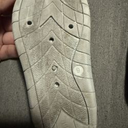 Size 9 Girl Bluey  Water Shoes