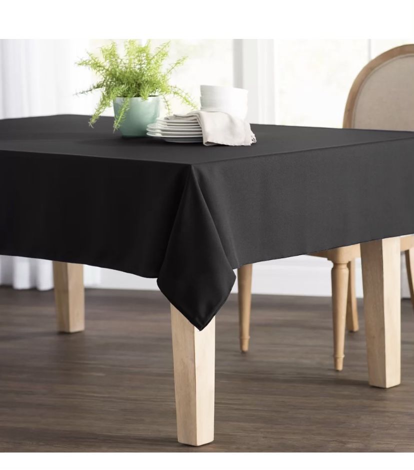 Black Tablecloth (156”x90”) (4 in total) $10 each