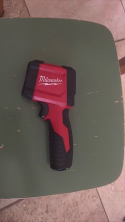 NEW Milwaukee 2267-20H 10:1 Infrared Thermometer LCD Display Temperature Gun