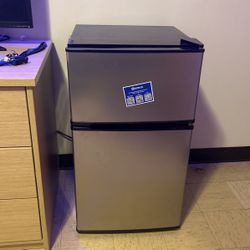 mini fridge 