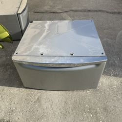 Washers & Dryers Laundry Pedestal