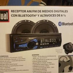 Dual AM FM media receiver with speakers