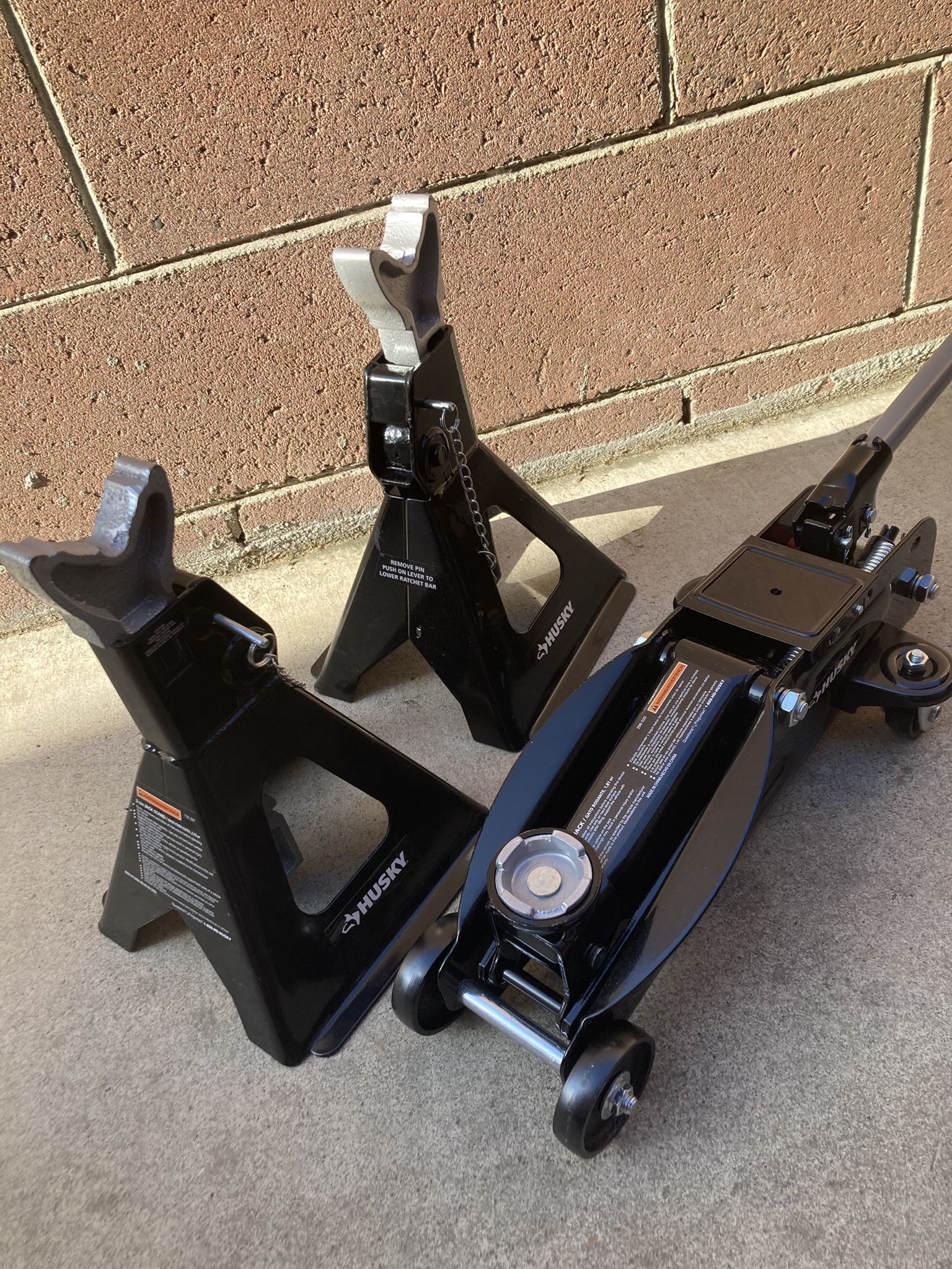 Husky Car Jack 2 Tons Small And Jack Stand 3 Tons 