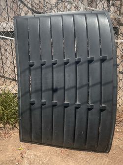 black car rear view louver