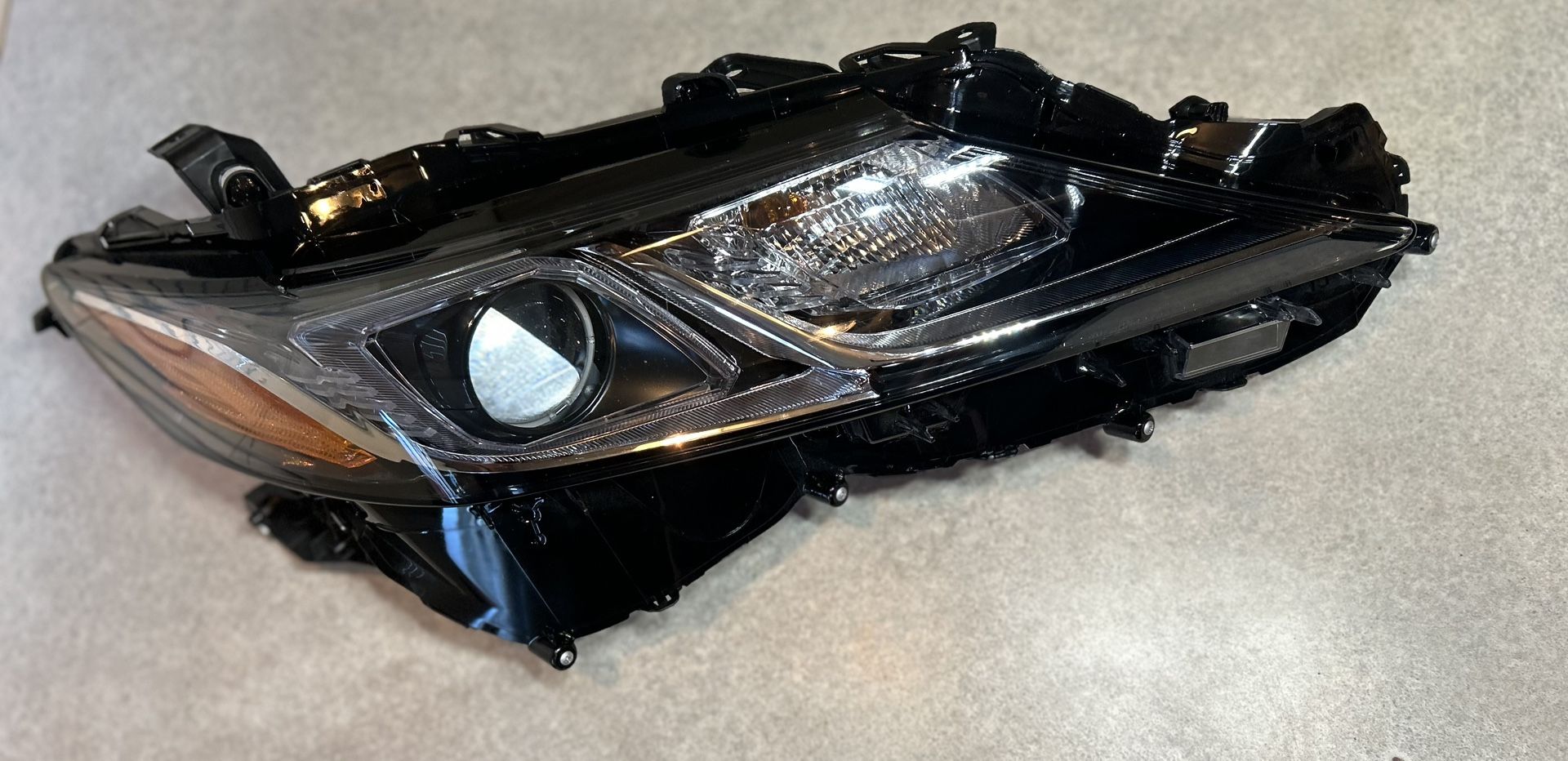 2019 Toyota Camry Headlight Rh Side
