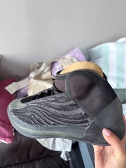 Yeezy quantum onyx